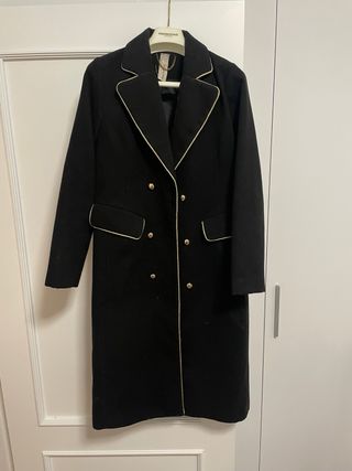 Abrigo lana negro mujer fabricado en España.