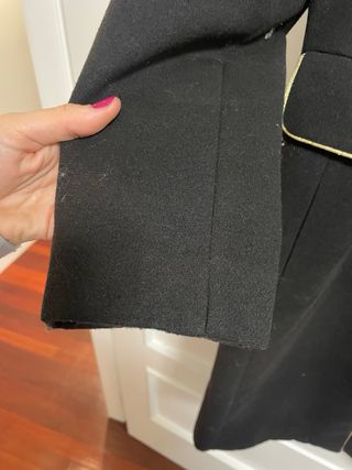 Abrigo lana negro mujer fabricado en España.