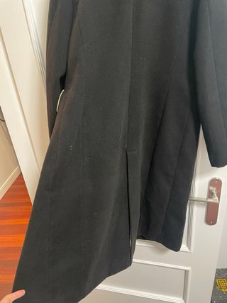 Abrigo lana negro mujer fabricado en España.