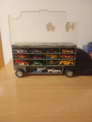 Lote de coches Hot Wheels y camión