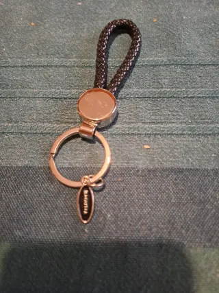 Portachiavi intrecciato con ciondolo