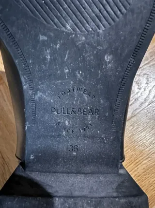 Botines Pull&Bear negros tachuelas doradas