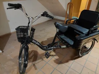 Triciclo eléctrico negro (sin cargador)