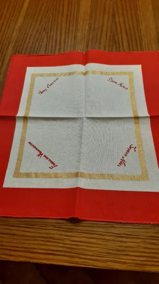 16 tovaglioli bianchi con bordo oro