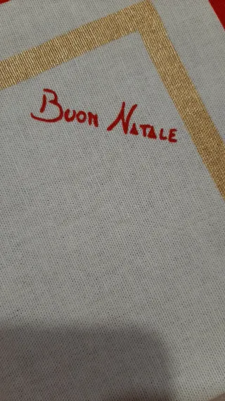 16 tovaglioli bianchi con bordo oro