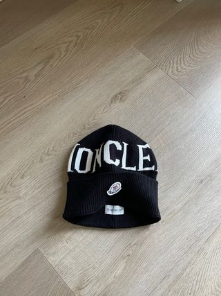 Berretto Moncler Nero Logo Bianco
