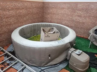 Jacuzzi portatile beige e verde