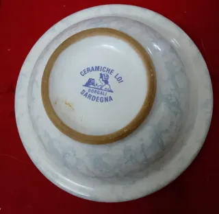 Piattino in ceramica decorato a mano