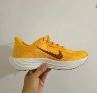 T43 Nike Pegasus Plus LV8 Amarillo/Negro