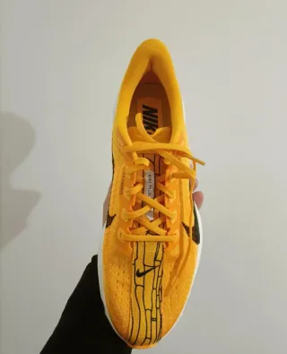 T43 Nike Pegasus Plus LV8 Amarillo/Negro