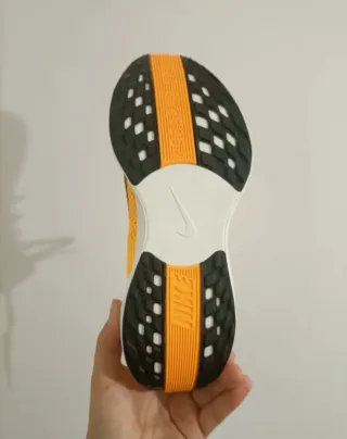 T43 Nike Pegasus Plus LV8 Amarillo/Negro