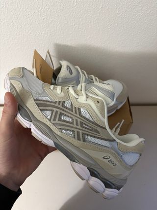 Asics Gel NYC Gris/Blanco Talla 42.5