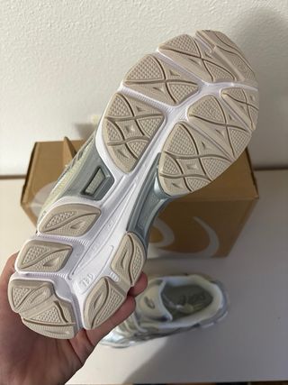 Asics Gel NYC Gris/Blanco Talla 42.5