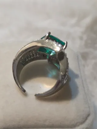 Anillo Lujo Pave Verde y Plata
