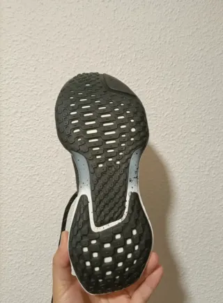 T40,5 Nike ZoomX Invincible Run FK3