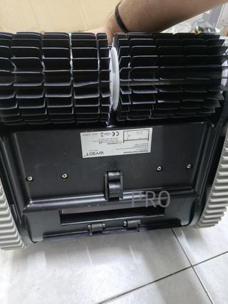 Robot limpiafondos de piscina WYBOT C1