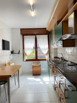 Cocina completa madera y verde. Excepto lavadora