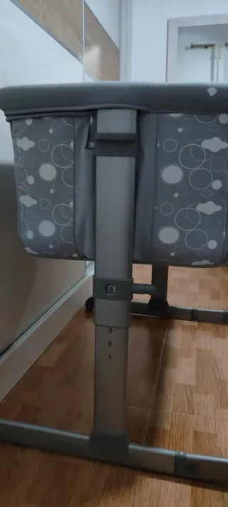 Cuna colecho Chicco gris estrellas