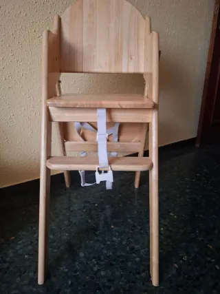 Trona de madera plegable