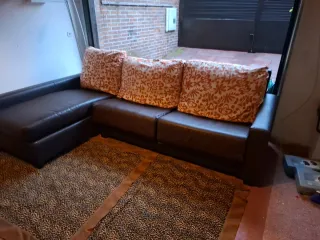 Chaise longue de polipiel marrón con ARCON