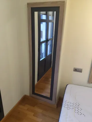 Colchón, somier, cabecero y espejo