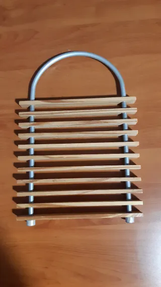 Sottopentola in legno e metallo