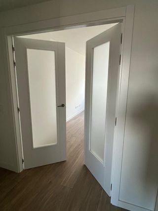 Puerta doble de salón blanca con cristal