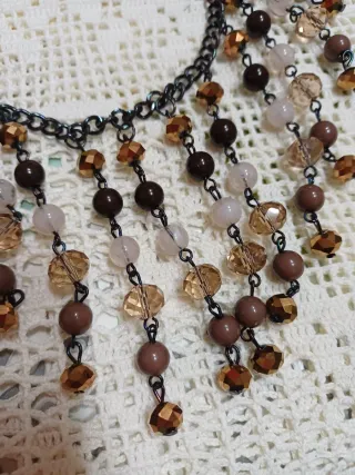 Collar de cuentas tonos marrones y dorados