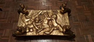 Mesa baja cristal y metal dorado