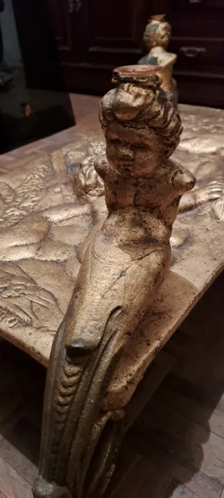 Mesa baja cristal y metal dorado