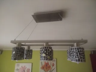 Lámpara de salón con cristales negros