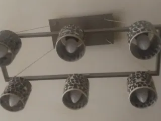 Lámpara de salón con cristales negros