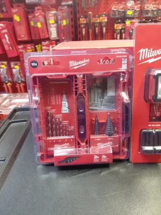 Kit Milwaukee Herramientas y Linterna LED