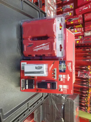 Kit Milwaukee Herramientas y Linterna LED