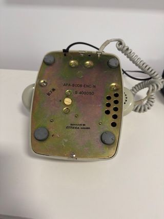 Teléfono antiguo beige