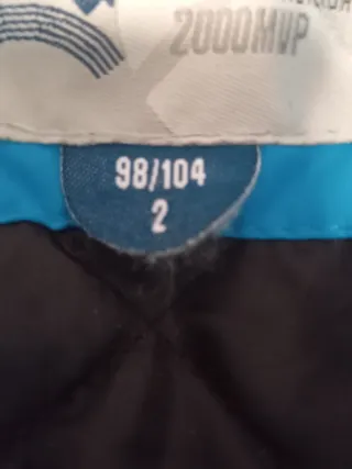 Mono de esquí infantil azul.