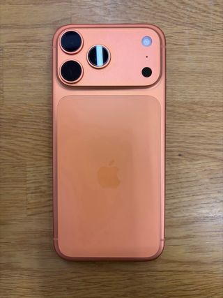 iPhone 17 Pro Max 512GB Naranja con funda original