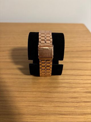 Reloj similar Casio  coral