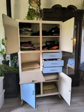 Alacena vintage azul y blanco