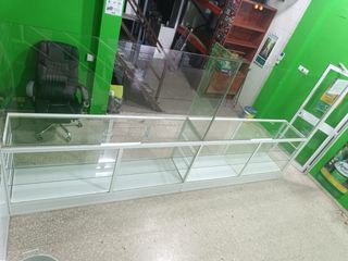 Mostrador aluminio con mampara