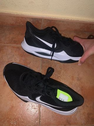 Zapatillas Nike Precision V Negras y Blancas