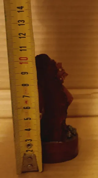 Virgen de madera tallada