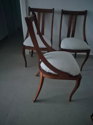 Juego de 4 sillas de comedor madera 40 euros las 4