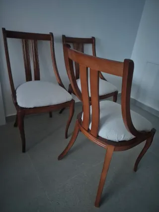 Juego de 4 sillas de comedor madera 40 euros las 4