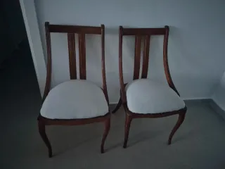 Juego de 4 sillas de comedor madera 40 euros las 4