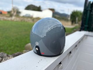 Casco Moto Gris Estilo Retro