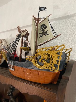 Barco Pirata Juguete con Figura