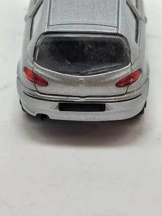 Alfa Romeo 147 3p 1a serie Majorette 1:43. Nuova.