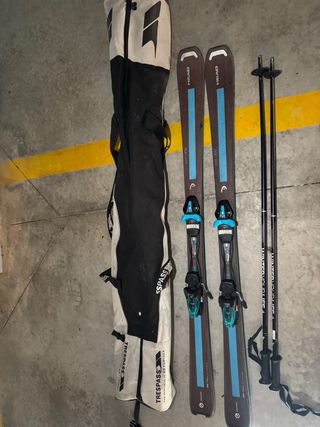 Esquís HEAD con fijaciones con funda y bastones