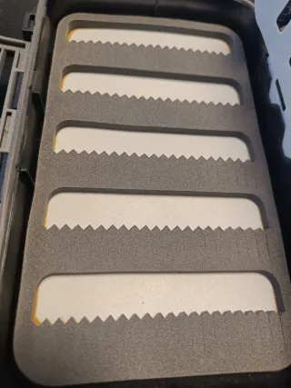 Caja de pesca hermética para moscas